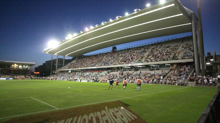 WIN Stadium in Wollongong has a capacity of 23,000 which overlooks the beach